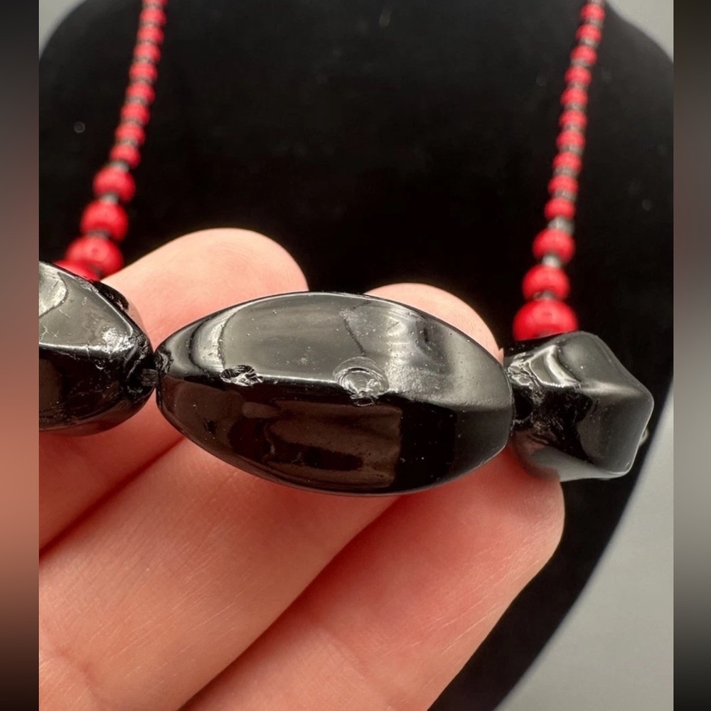 Vintage Black & Red Glass Beaded Necklace ~27” Box Clasp Unsigned *Some Chipped* - Picture 5 of 14